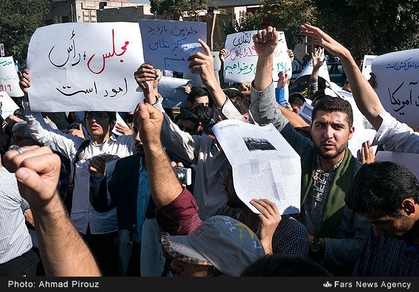 تجمع دانشجویان مقابل مجلس