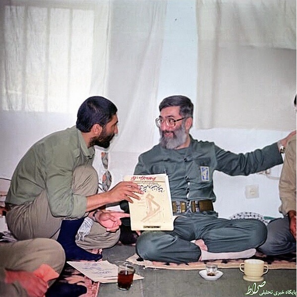 عکس/ شهید کاظمی در کنار رهبری عکس/ شهید کاظمی در کنار رهبری
