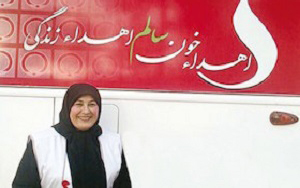 بانوی رکورددار اهدای خون ایران +عکس