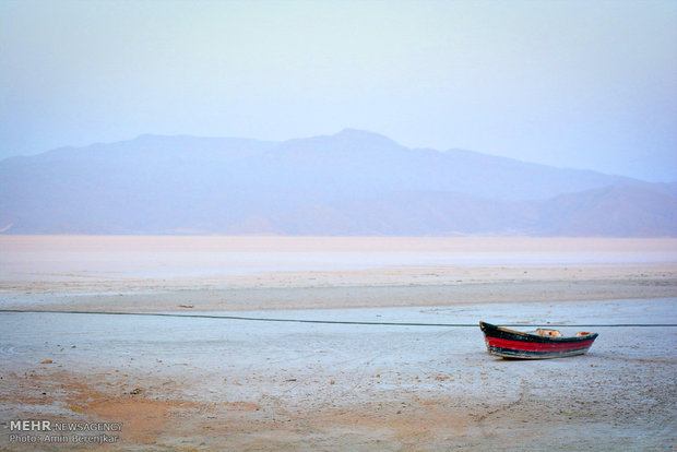 دریاچه مهارلو کاملا خشک شد+تصاویر