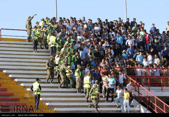 عکس/ کتک‌کاری تماشاگران دراولین‌بازی لیگ