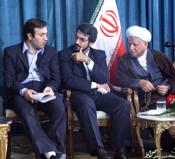 حمزه کرمی در کنار اکبر هاشمی رفسنجانی حمزه کرمی در کنار اکبر هاشمی رفسنجانی