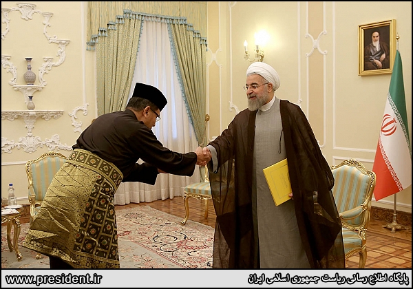 عکس/ لباس سفیربرونئی دردیدار باروحانی