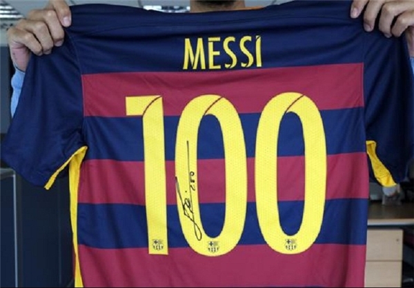 مسی و پیراهن شماره 100 بارسا+عکس