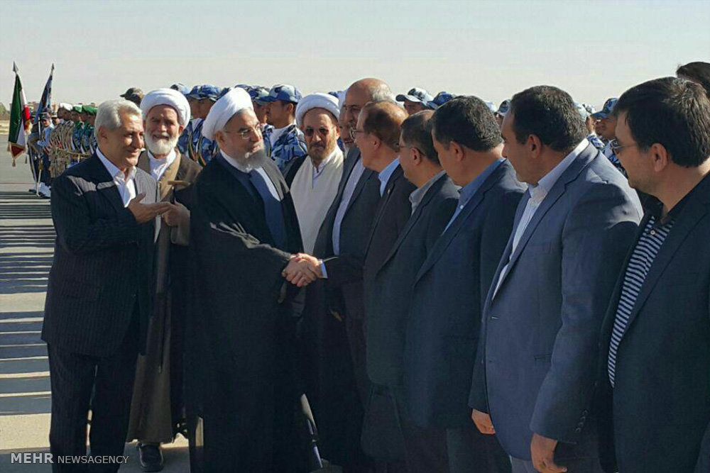 عکس/ صف استقبال از روحانی در همدان عکس/ صف استقبال از روحانی در همدان