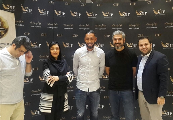 عکس یادگاری دژاگه با بازیگران محمد(ص)