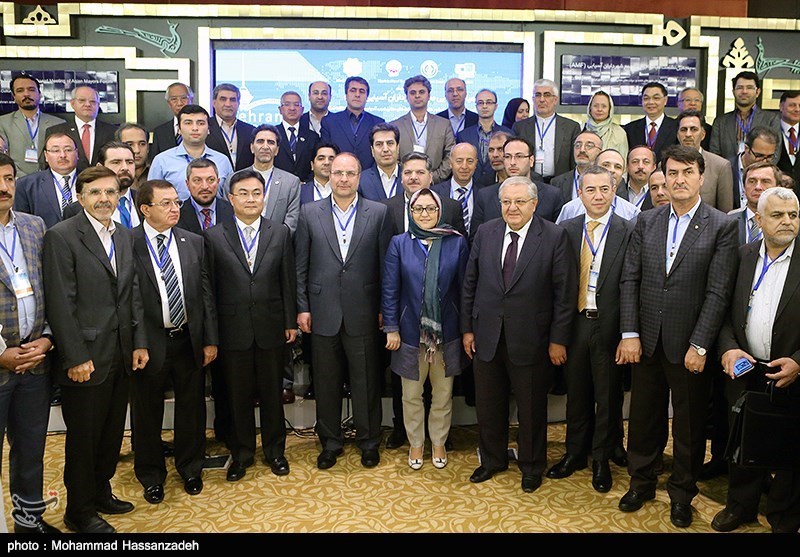 عکس یادگاری قالی‌باف با شهرداران آسیایی