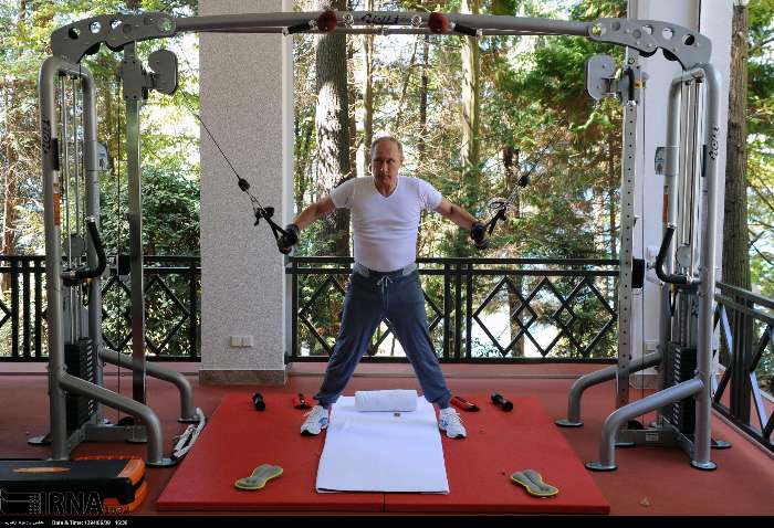 عکس/ پوتین در حال ورزش