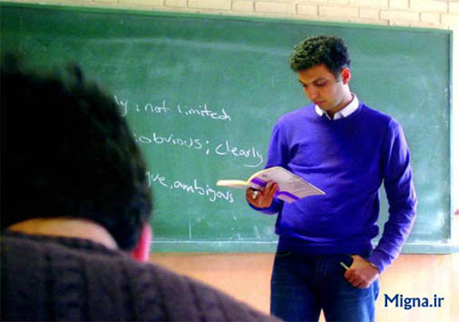 عکس/ فردوسی پور در حال تدریس