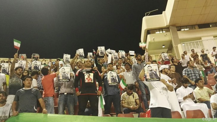عکس/ اقدام هواداران در دقیقه 24 بازی عکس/ اقدام هواداران در دقیقه 24 بازی