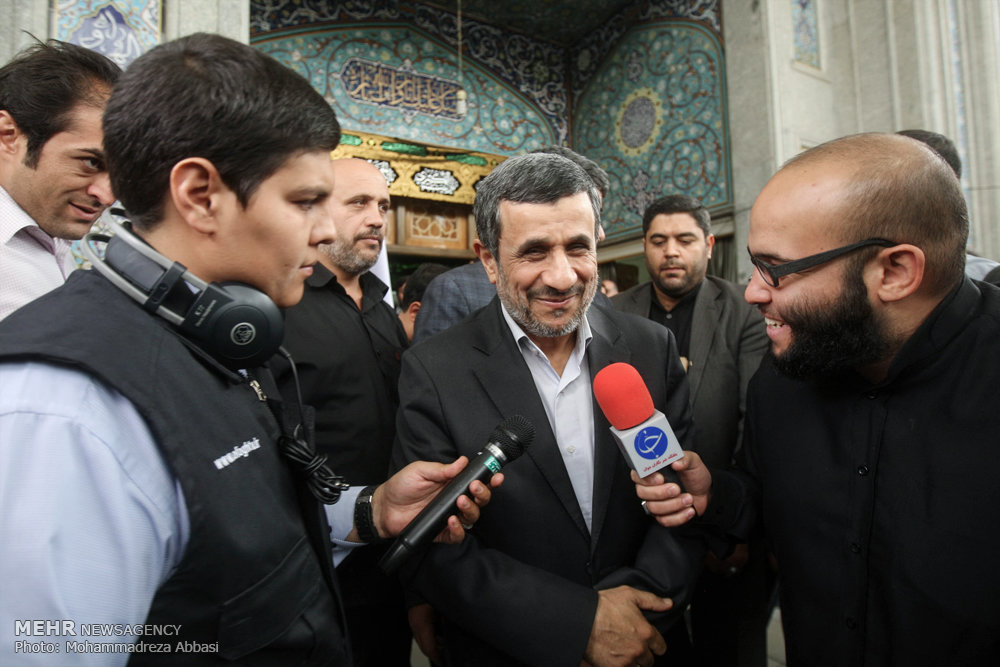 عکس/احمدی‌نژاد درمراسم ختم شهیدهمدانی