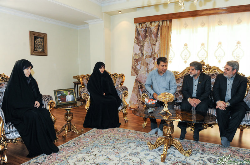 عکس/ خانواده رکنآبادی سیاهپوش نیستند عکس/ خانواده رکنآبادی سیاهپوش نیستند