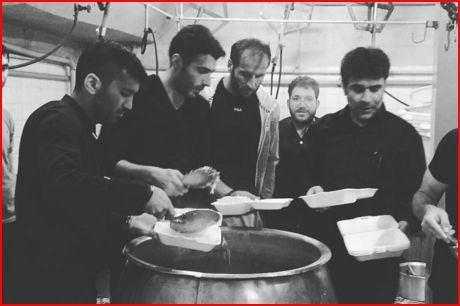 عکس/ نذری پرسپولیسی ها به یاد کاپیتان عکس/ نذری پرسپولیسی ها به یاد کاپیتان