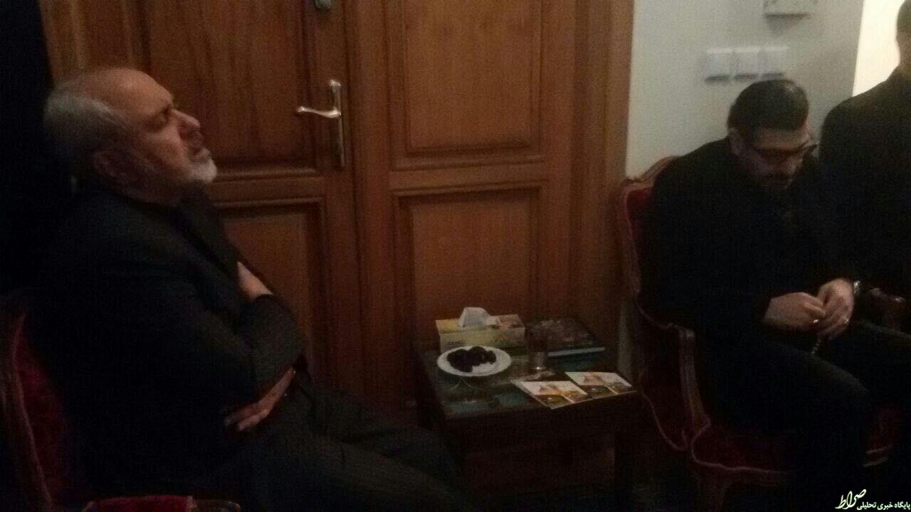 عکس/ ظریف در مراسم عزاداری درمنزل خرازی عکس/ ظریف در مراسم عزاداری درمنزل خرازی