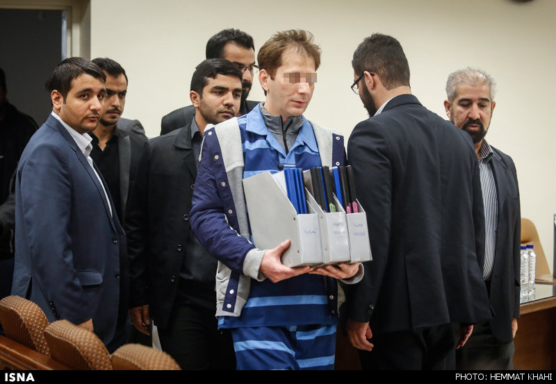 عکس/ مدارکی زنجانی به دادگاه برد عکس/ مدارکی زنجانی به دادگاه برد