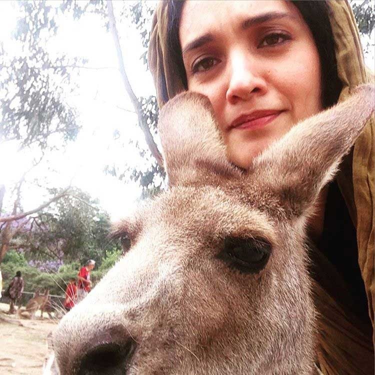 عکس/ سلفی جالب بازیگر زن با کانگورو