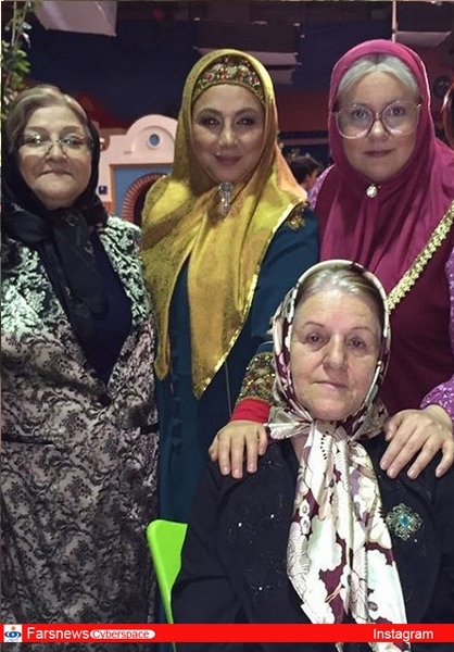 حضور مادر ۲ بازیگر زن در پشت صحنه یک برنامه تلویزیونی / عکس حضور مادر ۲ بازیگر زن در پشت صحنه یک برنامه تلویزیونی / عکس