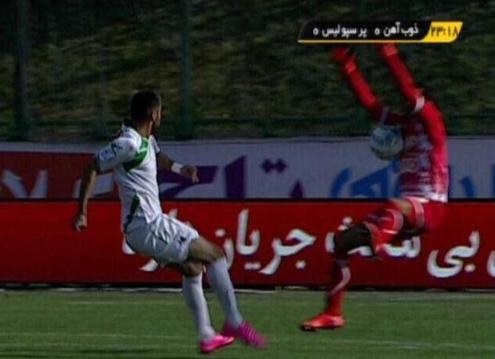این صحنه پرسپولیس را 10 نفره کرد/ عکس این صحنه پرسپولیس را 10 نفره کرد/ عکس