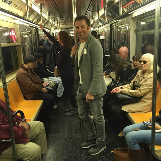 عکس/ متروسواری ستاره فوتبال