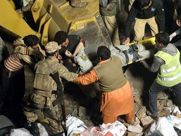 فرو ریختن ساختمان در پاکستان 18 کشته برجا گذاشت + تصاویر
