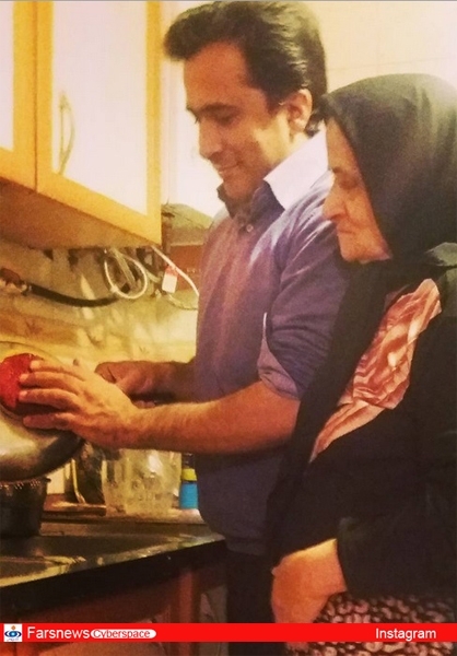 عکس/ ظرف شستن خبرنگار تلویزیون