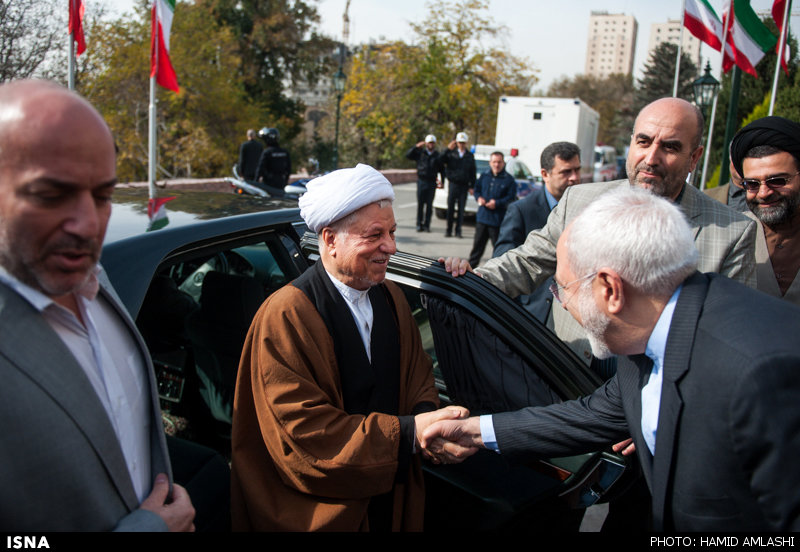 عکس/استقبال ظریف ازهاشمی دریک همایش