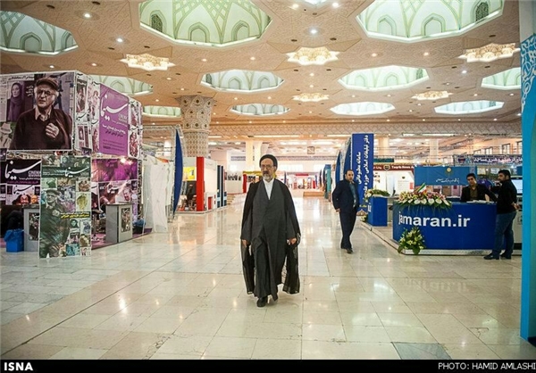 عکس/ تنهای تنها در نمایشگاه