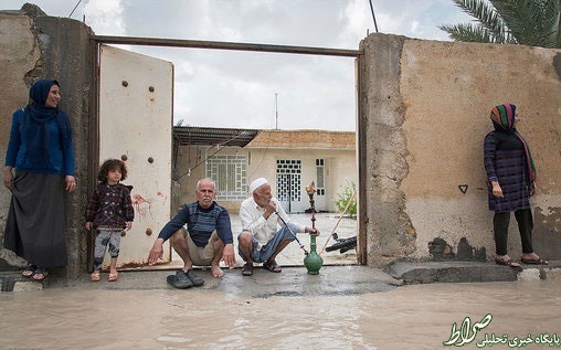 تصاویر/ قلیان‌کشی وسط سیلاب