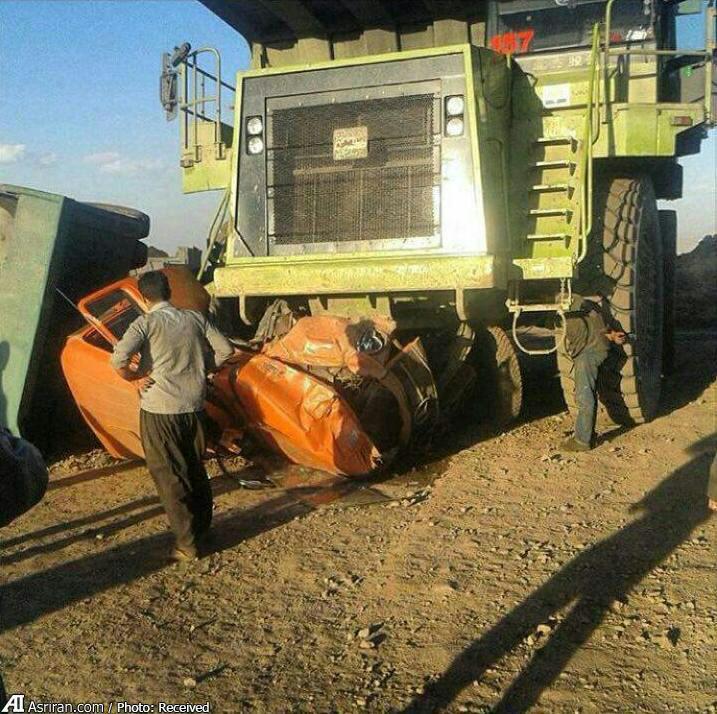 عکس/ تصادف عجیب دو کمپرسی در کرمان