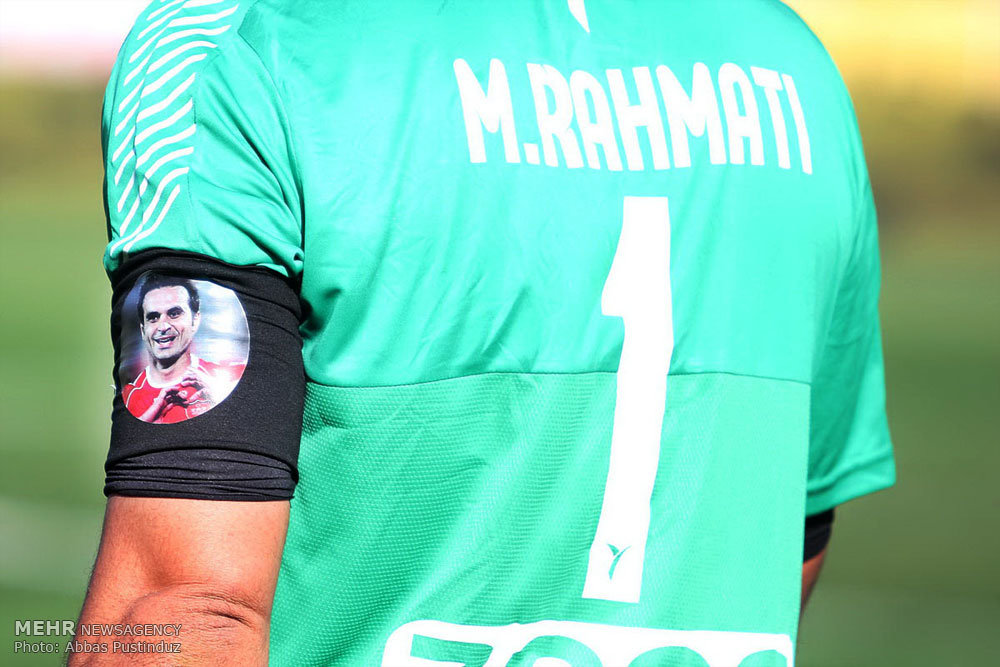 عکس/ بازوبند کاپیتانی رحمتی به یاد نوروزی عکس/ بازوبند کاپیتانی رحمتی به یاد نوروزی