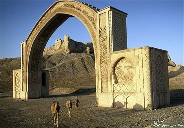 دروازه تاریخی «غزنی» قبل و بعد از زلزله+عکس