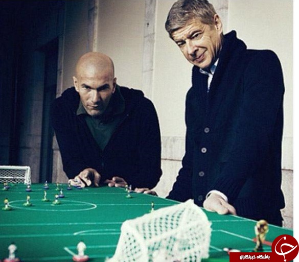 عکس/ فوتبال انگشتی زیدان و ونگر عکس/ فوتبال انگشتی زیدان و ونگر