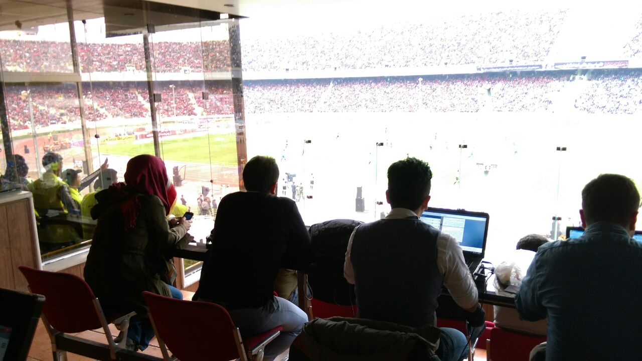 عکس/ تنها خبرنگار زن دربی 81 عکس/ تنها خبرنگار زن دربی 81