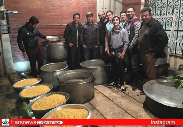 عکس/ محمدرضا گلزار در نذریپزان اربعین عکس/ محمدرضا گلزار در نذریپزان اربعین