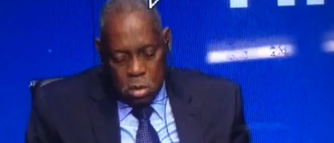 عکس/ چرت زدن رئیس فیفا در حین کنفرانس عکس/ چرت زدن رئیس فیفا در حین کنفرانس