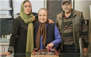 عکس/ جشن تولد74سالگی خانم بازیگر عکس/ جشن تولد74سالگی خانم بازیگر