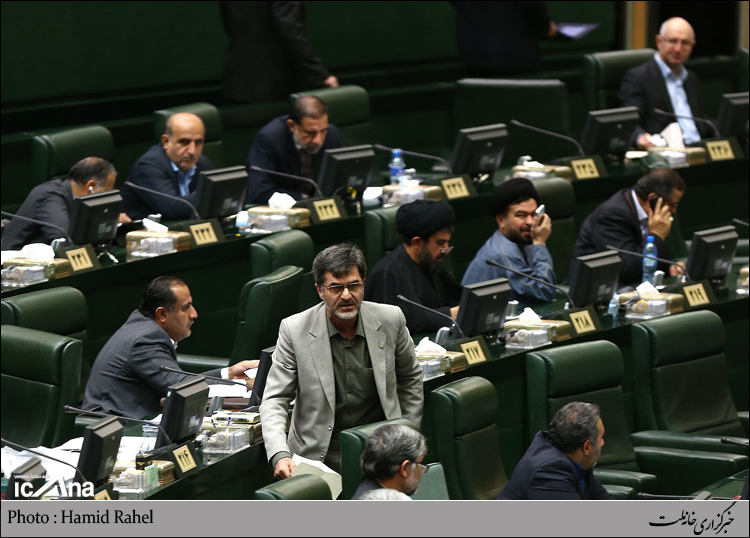 عکس/ لحظه استعفای کوچک زاده