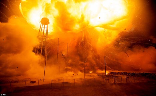 لحظه انفجار موشک فضایی +تصاویر