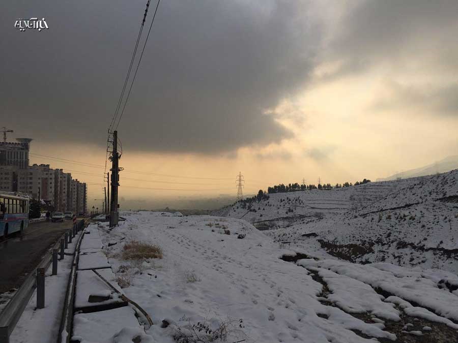 عکس/ تقابل برف و سیاهی در تهران