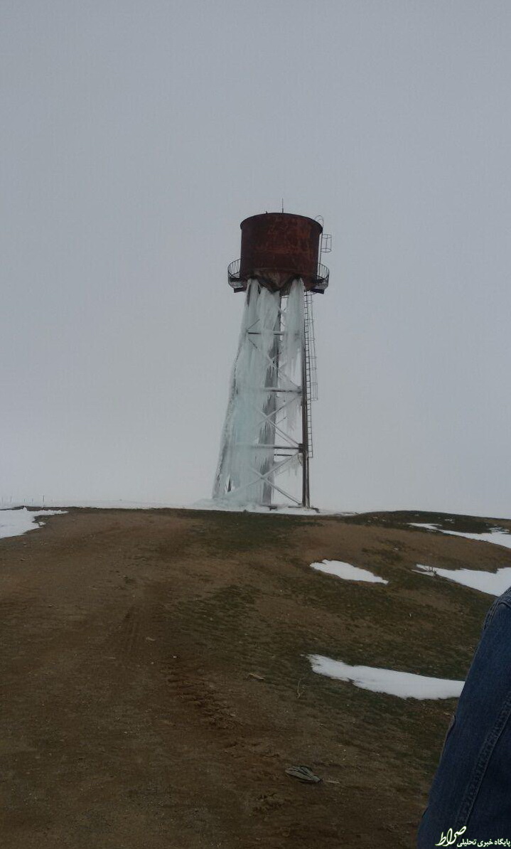 عکس/ تامل‌برانگیزترین قندیل جهان در همدان