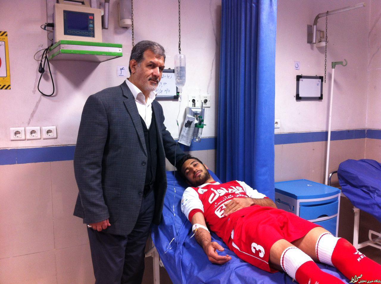 عکس/ بازیکن تراکتور روی تخت بیمارستان