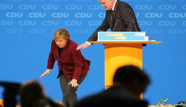 عکس/ سر خوردن مرکل روی سن