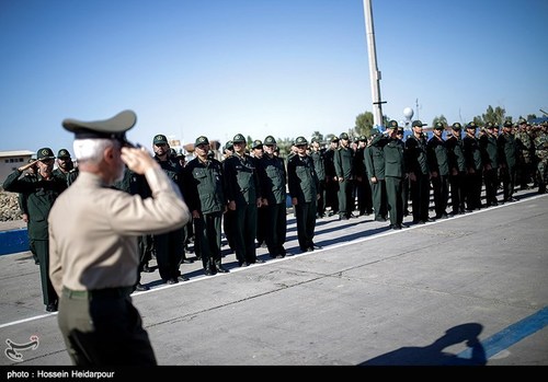 عکس/احترام پاسداران به فرمانده کل ارتش
