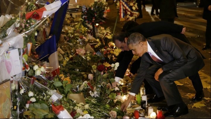 احترام اوباما به قربانیان پاریس +عکس