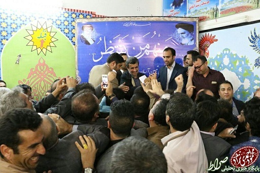 كمپين بازي خودجوش براي دعوت از احمدی نژاد! +تصاویر كمپين بازي خودجوش براي دعوت از احمدی نژاد! +تصاویر