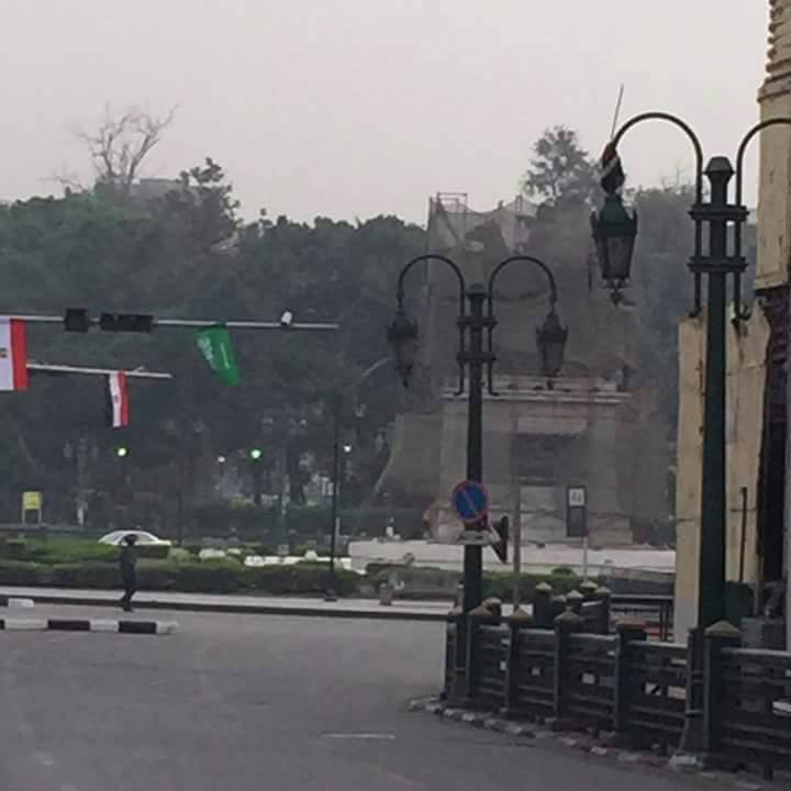 پوشاندن مجسمه درهنگام عبور سلمان +عکس