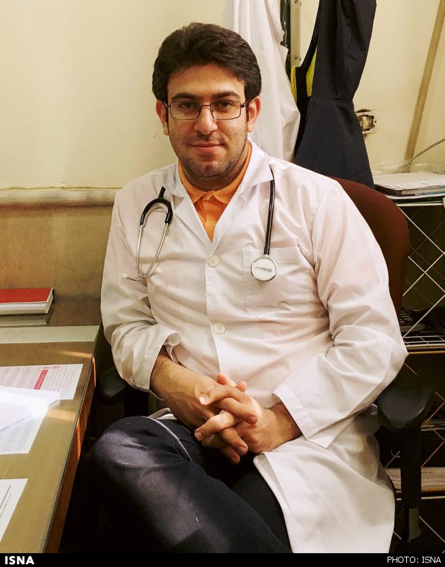 عکس/ پزشک نویسنده نسخه جنجالی