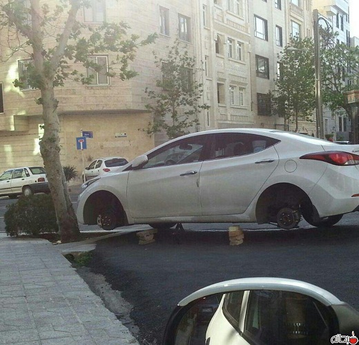 عکس/ دزدیدن چرخ های النترا در تهران!