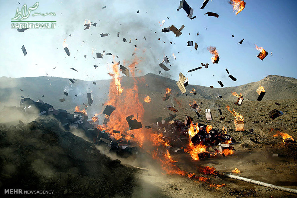 عکس/آتش زدن مواد مخدر در افغانستان