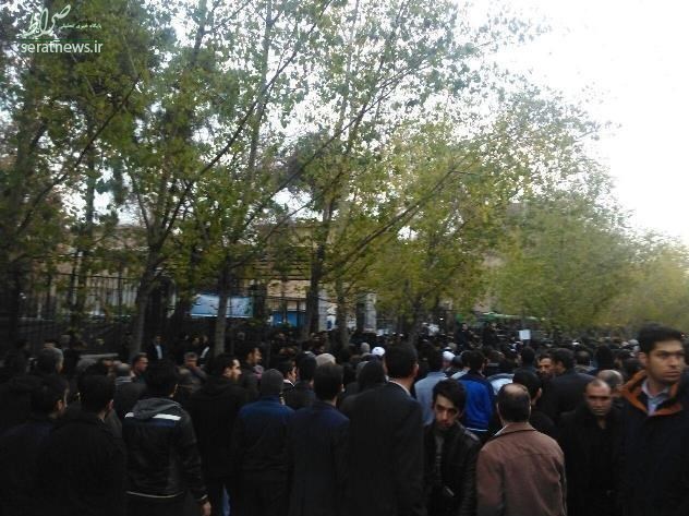 عکس/ حضور مردم در مقابل دانشگاه تهران